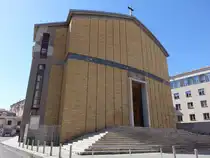 Cosenza, Pfarrkirche San Nicola an der Piazza Eugenio Cenisio, erbaut von 1956 bis 1961 vom r�mischen Architekten Vittorio Ballio Morpurgo (07.04.2024)