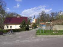 Schulstra�e/Kirchstra�e mit Blick auf das Kloster Neuzelle. 