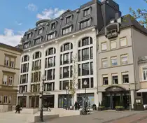 Renovierte Geb�udefassade an der Pl�ss. (Place d’Armes. 04.2024