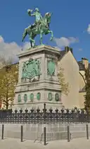 Das Reiterstandbild des K�nigs und Gro�herzogs Wilhelms II, steht auf dem Place Gillaume ll, nahe dem Rathaus in Luxemburg Stadt. 04.2024