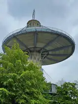 Ein Turm (in der N�he) des Convention Centers, so gesehen Ende April 2024 auf dem Messegel�nde in Hannover.