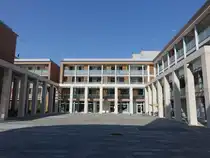 Novellara, Geb�ude in der Viale Monte Grappa (12.04.2024)