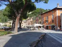 Toscolano Maderno, H�user an der Piazza San Marco (13.04.2024)