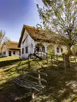 Unter anderem befindet sich das Hexenhaus auch auf dem Gel�nde des Puchner Schlo�hotel. Zus�tzlich zum mittelalterlichen Stadt gibt es zug�ngliche l�ndliche Attraktionen und Bauten mit Nutztiere. Foto: Oktober, 2023.