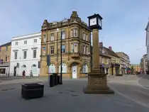 Yeovil, Uhrturm und H�user in der Westminster Street (11.05.2024)