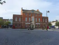 Taunton, Rathausgeb�ude mit Visitorcenter in der Fore Street (12.05.2024)