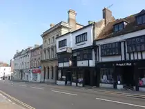 Dorchester, H�user und Gesch�fte in der High Street (12.05.2024)