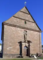 St.Peter im Schwarzwald, die Westfassade mit dem Eingangsportal der Ursulakapelle, Jan.2024