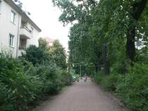 Prinzenviertel in Karlshorst: Der Traberweg verl�uft parallel zur Ehrlichstra�e. Er wird von Fu�g�ngern genutzt und bietet Anbindung an Spielpl�tze. 29.8.2008