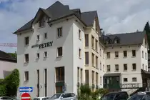 Hotel Petry, aufgenommen von der Promenade an der Our in Vianden. 05.2024