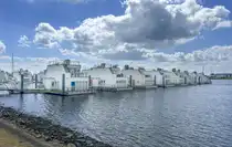 Ostseeresort Olpenitz. 60 schwimmende H�user wurden hier errichtet. Aufnahme: 5. Juni 2024.