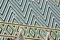 Detail des gemusterten Daches des Stephansdoms in Wien. Aufnahme: 18. Mai 2024.