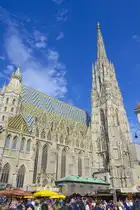 Der Stephansdom am Wiener Stephansplatz. Der von den Wienern kurz Steffl genannte r�misch-katholische Dom gilt als Wahrzeichen Wiens und wird mitunter auch als �sterreichisches Nationalheiligtum bezeichnet.  Namensgeber ist der heilige Stephanus, der als erster christlicher M�rtyrer gilt. Aufnahme: 18. Mai 2024.