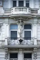 Detailaufnahme vom Jugendstilhaus an der Linken Wienzeile in Wien. Aufnahme: 18. Mai 2024.