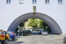 Viadukt unter dem Karl-Marx-Hof im 19. Wiener Gemeindebezirk, D�bling. Der Hof wurde 1930 er�ffnet und ist mit ungef�hr 1050 Metern L�nge der l�ngste zusammenh�ngende Wohnbau der Welt. Aufnahme: 19. Mai 2024.