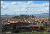 Die 45.000-Einwohner-Stadt Patern� liegt westlich von Catania. Auf dem H�gel liegt das Normannenkastell aus dem 11. Jahrhundert sowie mehrere Kirchen. (29.02.2024) 