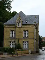 Das Marcus Knuthsches Stiftungshaus wurde im Jahr 1880 urspr�nglich Kleinkinderschule erbaut. Sp�ter als Kindergarten genutzt, steht es heute leer. (Flensburg, Juni 2024)