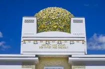 Ausschnitt vom Ausstellungshaus der Wiener K�nstlervereinigung �Secession�. Auf dem Bild ist ein Teil vom Portal des Ausstellungshauses. Aufnahme: 19. Mai 2024.