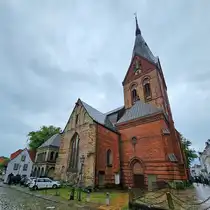 Nach der Zerst�rung der Vorg�ngerkirche wurde im Jahr 1284 mit dem Neubau der heute evangelisch-lutherischen St.-Marien-Kirche begonnen. Sie geh�rt zu den gr��ten und bedeutendsten Kirchen in Flensburg. (Juni 2024)