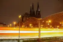 K�lner Dom & der K�lner Hbf bei Nacht, Januar 2023.