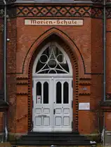 Die Marien-Schule wurde von 1887 bis 1889 im neugotischen Stil errichtet und diente urspr�nglich als M�dchenschule. (Flensburg, Juni 2024)