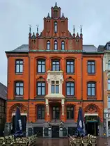 Das Kaufmannshaus Hansen wurde in den Jahren 1868/69 im Stil der Hannoverschen Neugotik erbaut. (Flensburg, Juni 2024)