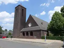H�vel, evangelische St. Johannes Kirche, erbaut bis 1938 durch das Architektenb�ro Hopp und J�ger (07.06.2024)