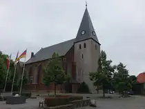 Enniger, Pfarrkirche St. Mauritius, erbaut im 12. Jahrhundert (04.06.2024)