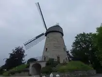 Ennigerloh, Wallholl�nderm�hle aus heimischem Kalkstein, erbaut 1869 (03.06.2024)