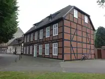 Harsewinkel, alte M�dchenschule von 1812 am Kirchplatz, bis 2010 Bibliothek (03.06.2024)