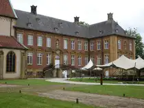 Marienfeld, barockes Abteigeb�ude, erbaut von 1699 bis 1702 nach Pl�nen von Gottfried Laurenz Pictorius (03.06.2024)