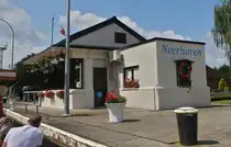 Schleusenw�rterhaus an der Schleuse Neerharen, aufgenommen bei einer Schleusenfahrt. 07.2024