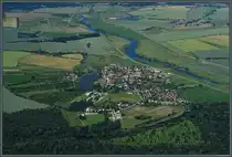 Der kleine Ort Pechau wurde bereits 948 erstmals urkundlich erw�hnt. Heute ist das Elbdorf ein Stadtteil von Magdeburg. Rechts des Ortes verl�uft die Ehle, die im Hochwasserfall als Umflutkanal dient. (09.06.2024)