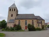 Erlinghausen, neugotische Pfarrkirche St. Vitus, erbaut von 1869 bis 1871 (31.05.2024)