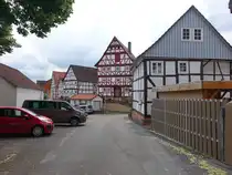 Helsen, Fachwerkh�user in der Kirchstra�e (31.05.2024)