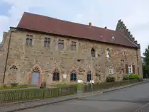 Volkhardinghausen, ehem. Augustinerkloster, sp�tgotischer Bau mit Staffelgiebel (31.05.2024)