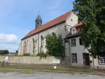 Wormeln, Klosterkirche St. Simon und Judas, Langhaus mit vier Jochen aus Bruchsteinen (31.05.2024)