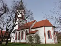 Kahnsdorf, evangelische St. Laurentius Kirche, erbaut bis 1473, Kirchturm umgestaltet 1744 (30.03.2024)