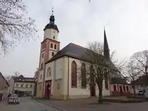 R�tha, evangelische St. Georgen Kirche, erbaut ab 1140, sp�tgotischer Chor erbaut 1510, 1682 Umbau des Langhaus zur 
flachgedeckten Halle, barocke Portale (30.03.2024)