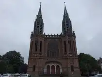 Armentieres, Pfarrkirche Notre-Dame du Sacr�-C�ur am Place de la Republique, erbaut von 1927 bis 1928 (06.09.2024)