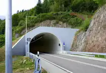 Oberwinden im Elztal, das Ostportal des neuen Brandbergtunnels, die B294 entlastet den Ort hierdurch enorm und verk�rzt die Fahrzeiten erheblich, Baubeginn 2015, Er�ffnung 2.9.24, L�nge 880m, Sept.2024