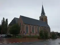 Fletre, Pfarrkirche St. Matthieu, erbaut im 14. Jahrhundert, vergr��ert im 18. Jahrhundert (06.09.2024)