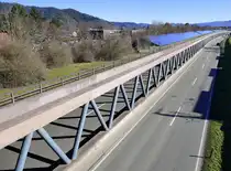 Freiburg, Galerie �ber der stadteinw�rts f�hrenden B31 zwischen dem Kappler Tunnel und dem Schutzenallee-Tunnel, Feb.2022