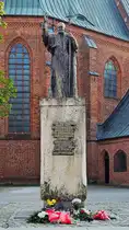 Dieses Denkmal des Papstes Johannes Paul II habe ich Anfang September 2024 in Koszalin (K�zlin) entdeckt.