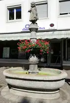 Elzach, Brunnen an der Hauptstra�e, Juli 2022