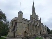 Burford, Pfarrkirche St. John, erbaut im 15. Jahrhundert, f�nfjochigen Kirchenschiff mit Kapellen an der Nord- und S�dseite  (10.09.2024)