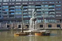 Brunnen im Bassin, alter Bootshafen in Maastricht. 04.10.2024