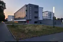 Bauhaus Dessau am Abend. Das wohl ber�hmteste Geb�ude von Walter Gropius wird im n�chsten Jahr 100 Jahre alt.

🕓 20.7.2024 | 21:43 Uhr