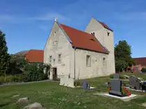 Weisch�tz, romanische evangelische Dorfkirche, erbaut um 1200 (22.09.2024)