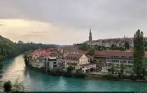 Beim B�renPark Bern (CH) kann der Besucher hin�ber zur Altstadt schauen. Diese liegt am Fluss Aare und besticht vor allem durch den hohen Turm des M�nsters.

🕓 31.7.2024 | 16:15 Uhr